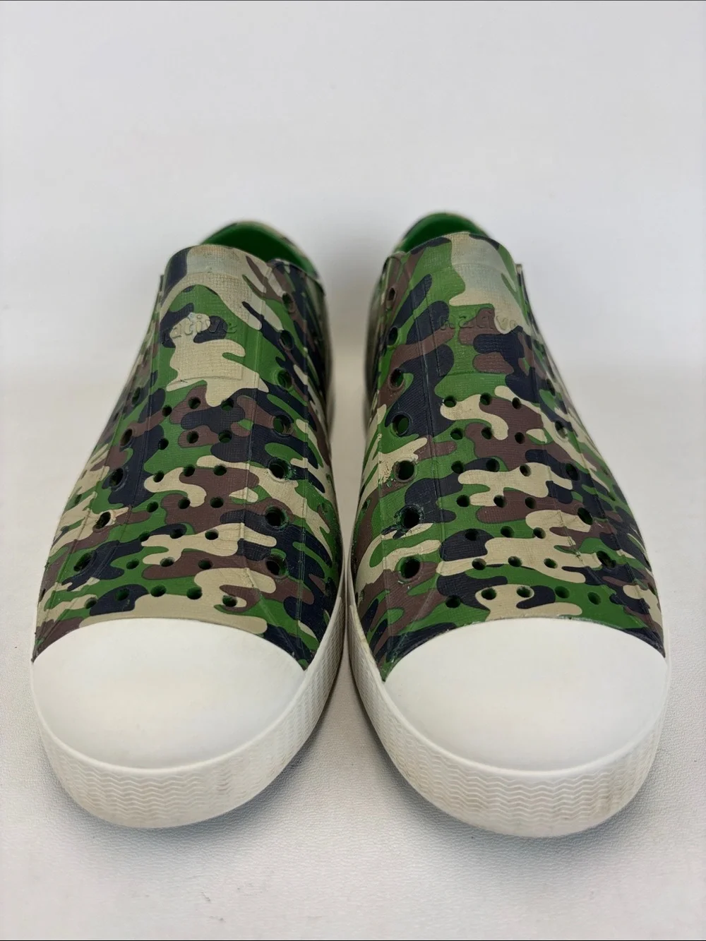 NATIVE Jefferson Rio Green/Shell White/Stone Camo SlipOn Shoes Size J3
